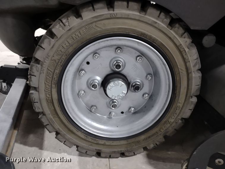 image for item JK9111 Karcher B250R  floor scrubber