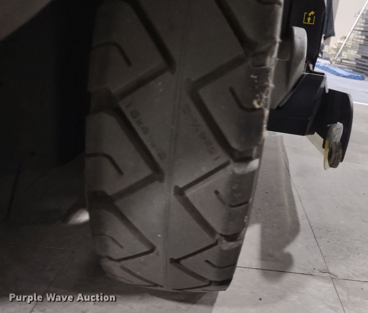 image for item JK9111 Karcher B250R  floor scrubber