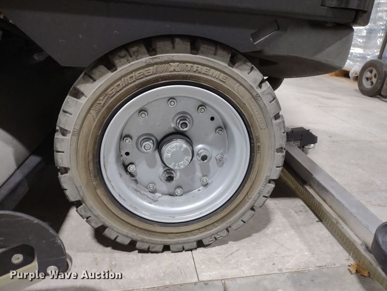 image for item JK9111 Karcher B250R  floor scrubber