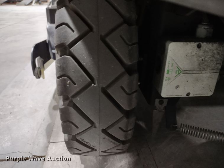 image for item JK9111 Karcher B250R  floor scrubber