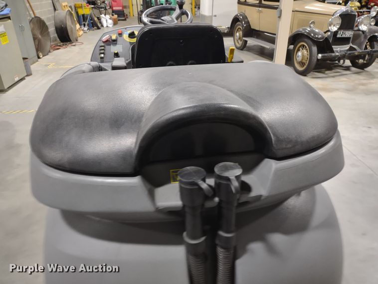 image for item JK9112 Karcher B250R  floor scrubber