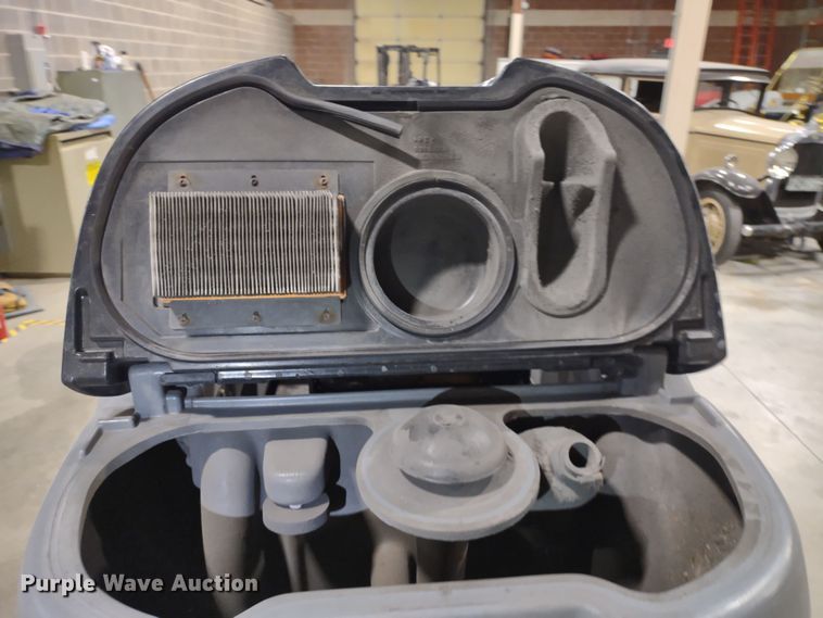 image for item JK9112 Karcher B250R  floor scrubber