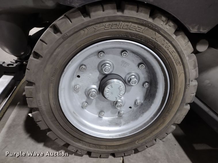 image for item JK9112 Karcher B250R  floor scrubber