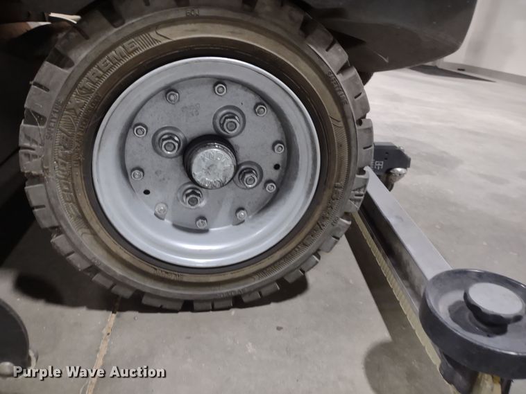 image for item JK9112 Karcher B250R  floor scrubber