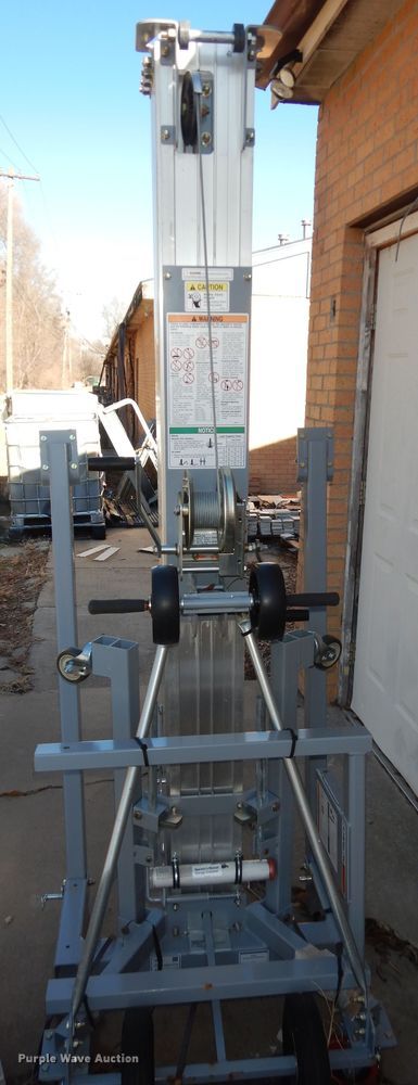 image for item JR9020 2019 Genie SLC24  material lift