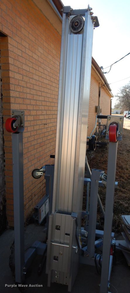image for item JR9020 2019 Genie SLC24  material lift