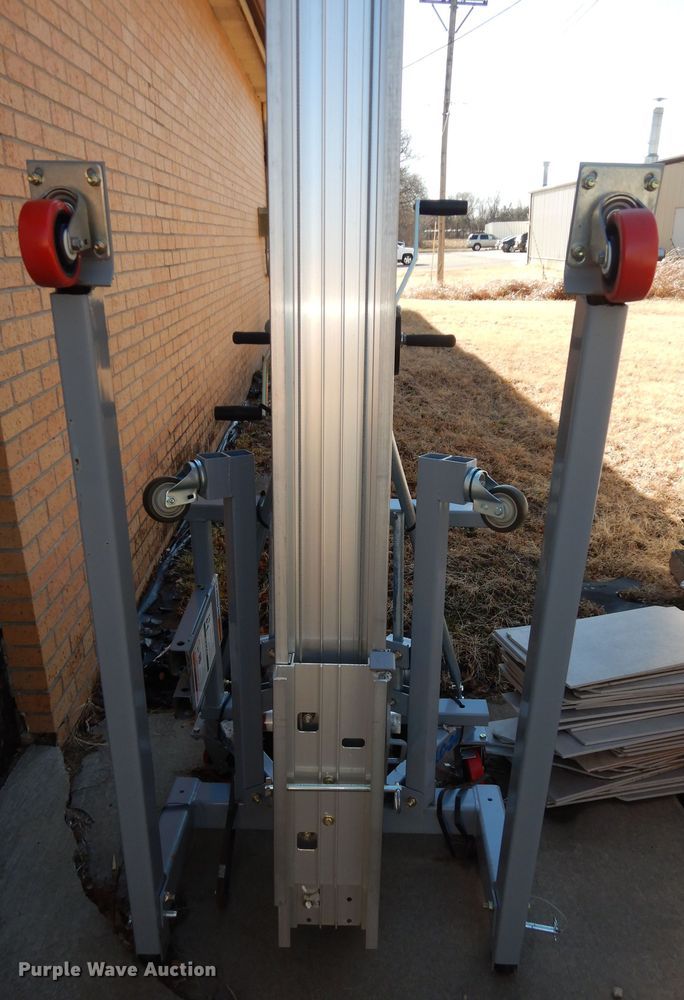 image for item JR9020 2019 Genie SLC24  material lift