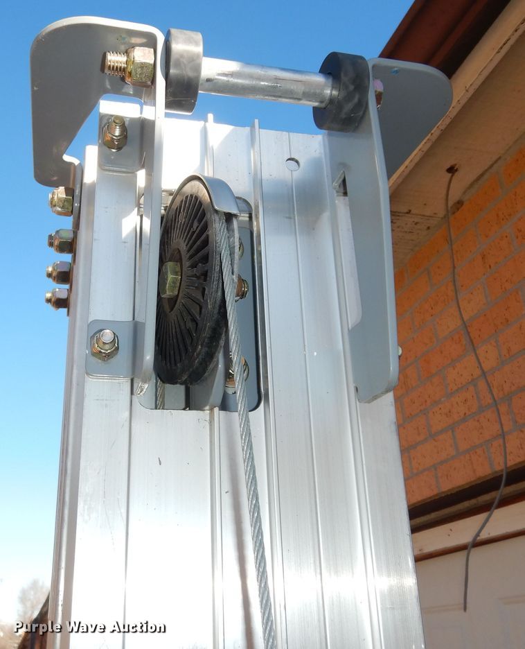 image for item JR9020 2019 Genie SLC24  material lift