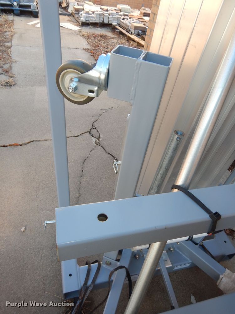 image for item JR9020 2019 Genie SLC24  material lift