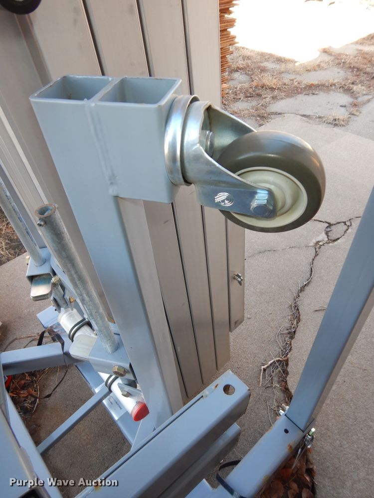 image for item JR9020 2019 Genie SLC24  material lift