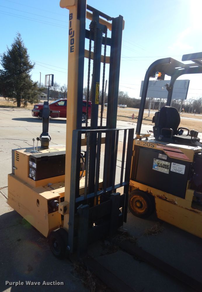 image for item JR9022 Big Joe  electric pallet jack