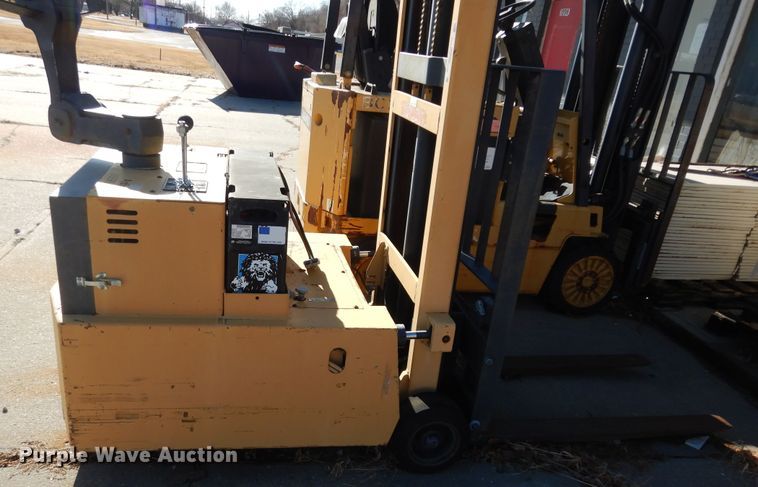 image for item JR9022 Big Joe  electric pallet jack
