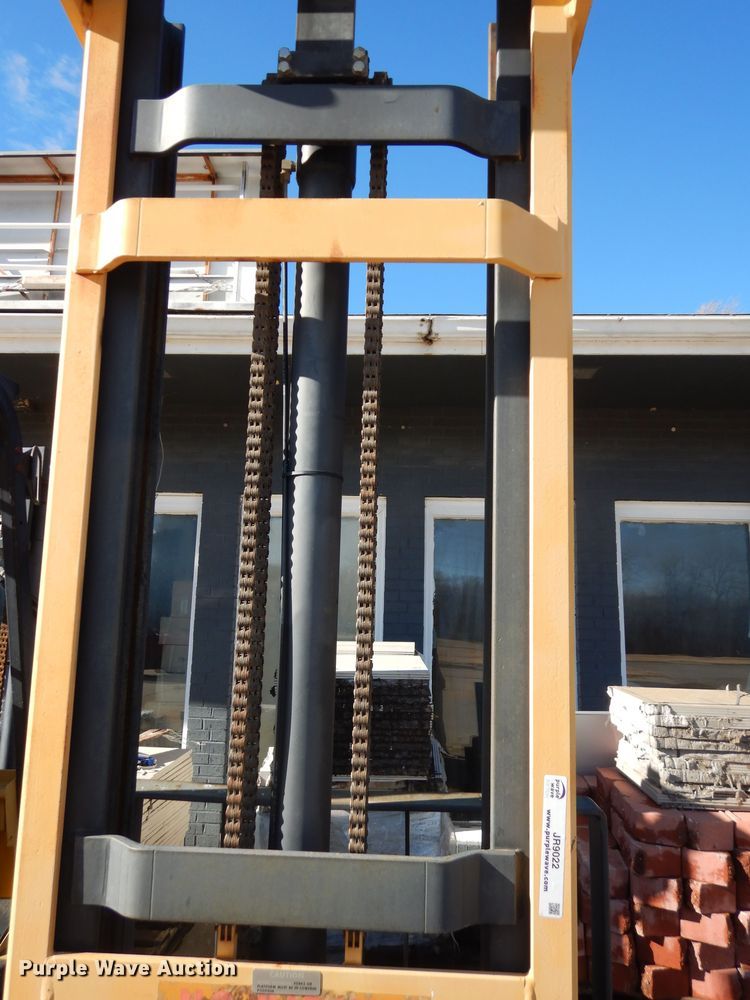 image for item JR9022 Big Joe  electric pallet jack