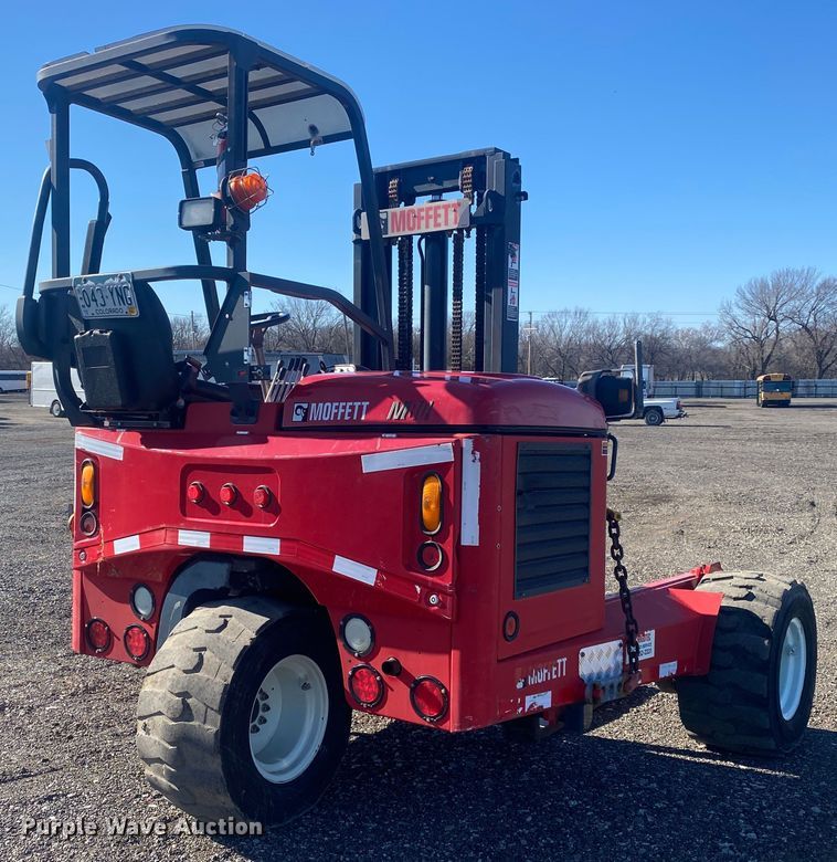 image for item JW9246 2011 Moffett M80BC  forklift