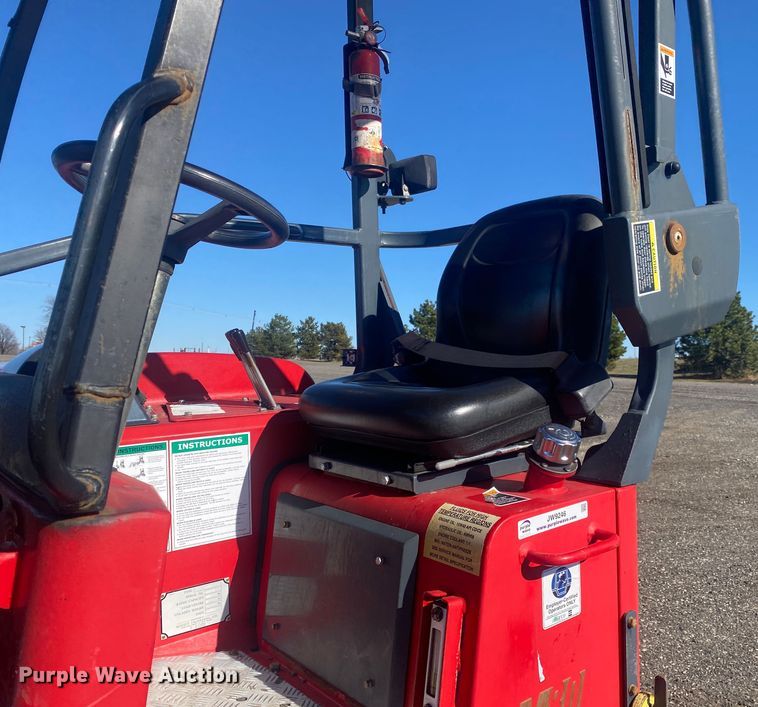 image for item JW9246 2011 Moffett M80BC  forklift