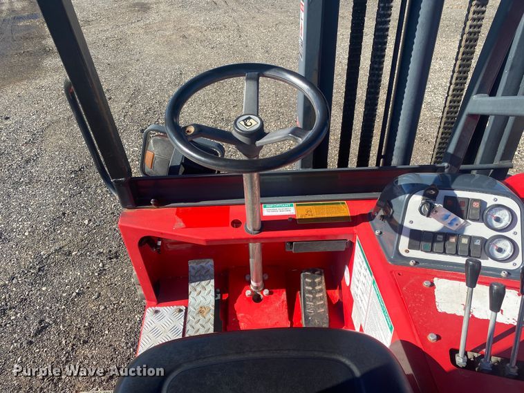 image for item JW9246 2011 Moffett M80BC  forklift