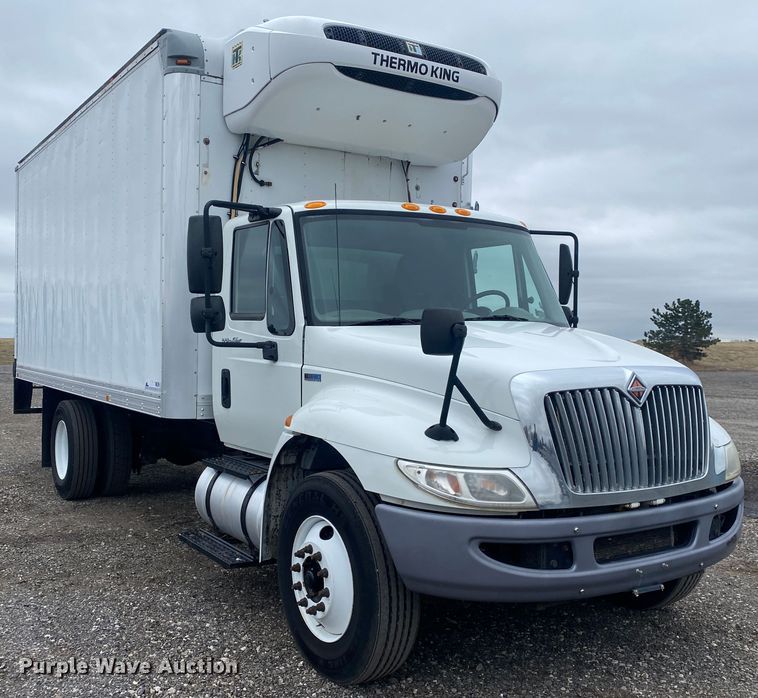 image for item JW9272 2014 International 4300  refrigerated truck