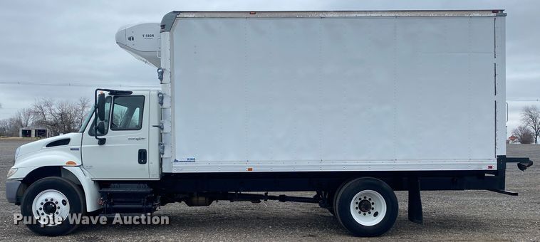 image for item JW9272 2014 International 4300  refrigerated truck