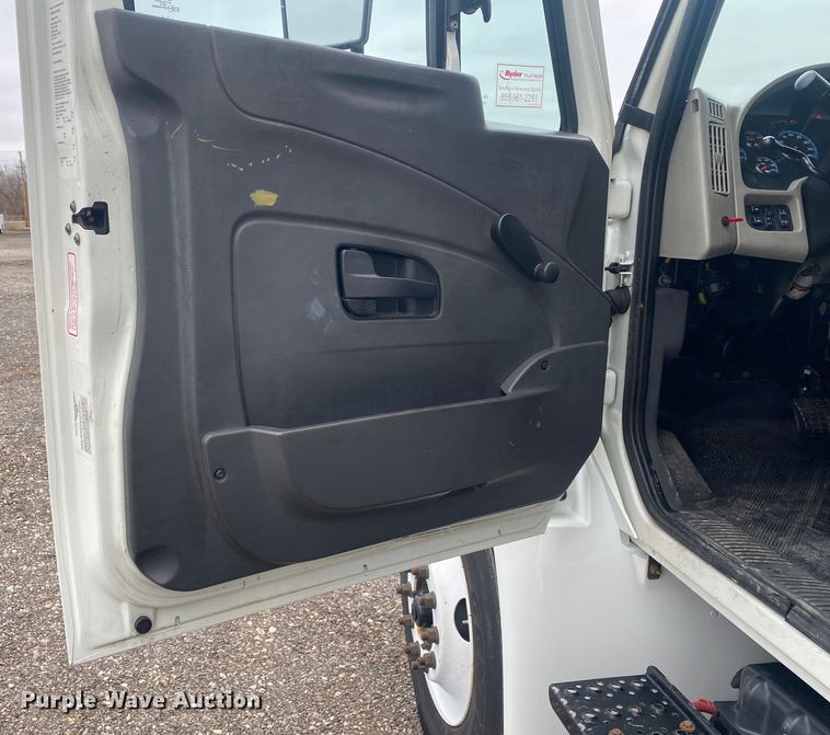 image for item JW9272 2014 International 4300  refrigerated truck