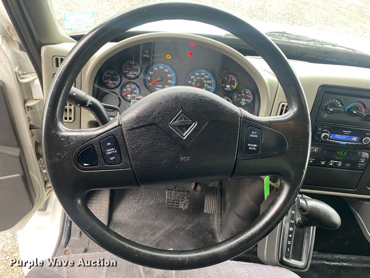 image for item JW9272 2014 International 4300  refrigerated truck