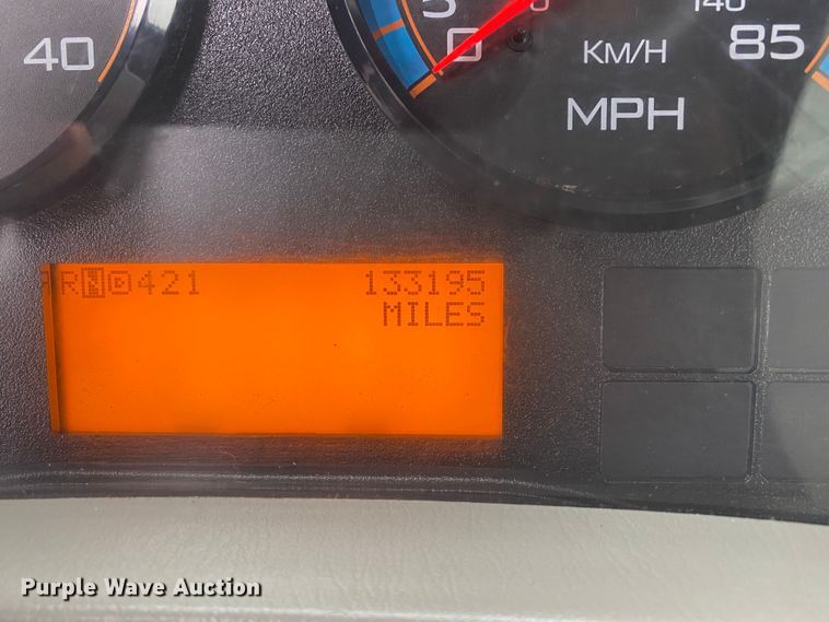 image for item JW9272 2014 International 4300  refrigerated truck