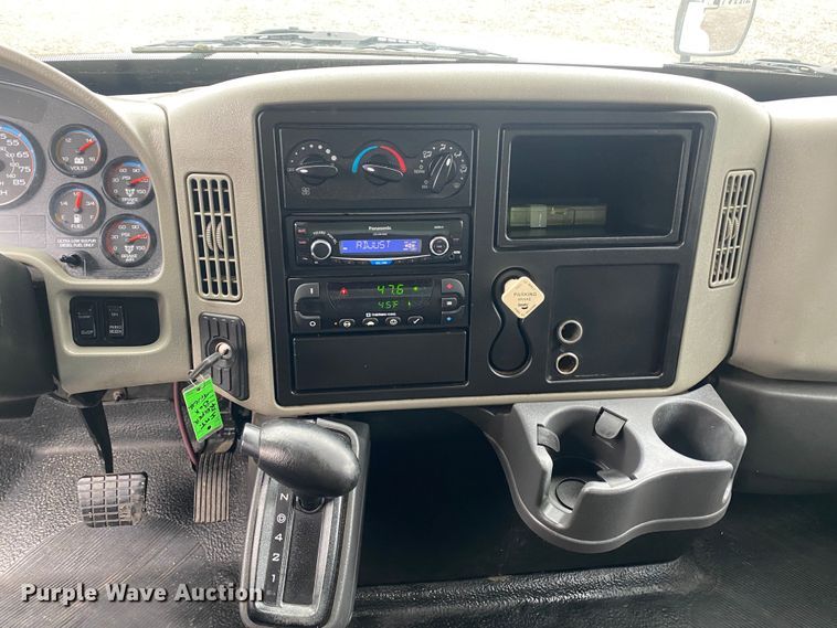 image for item JW9272 2014 International 4300  refrigerated truck