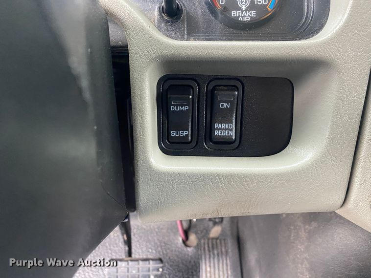 image for item JW9272 2014 International 4300  refrigerated truck