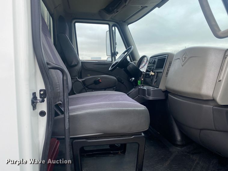 image for item JW9272 2014 International 4300  refrigerated truck