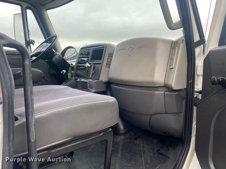 image for item JW9272 2014 International 4300  refrigerated truck