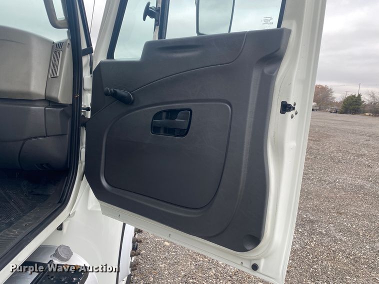 image for item JW9272 2014 International 4300  refrigerated truck