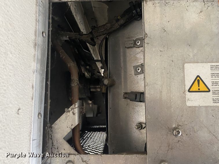 image for item JW9272 2014 International 4300  refrigerated truck