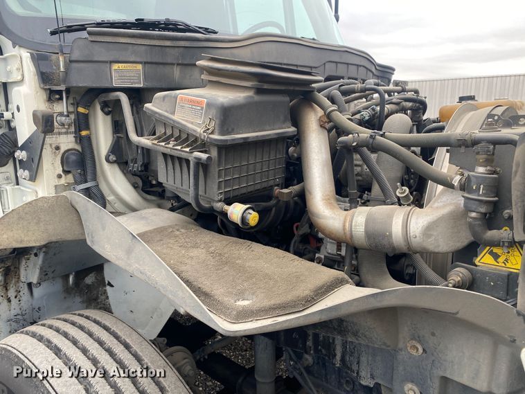 image for item JW9272 2014 International 4300  refrigerated truck