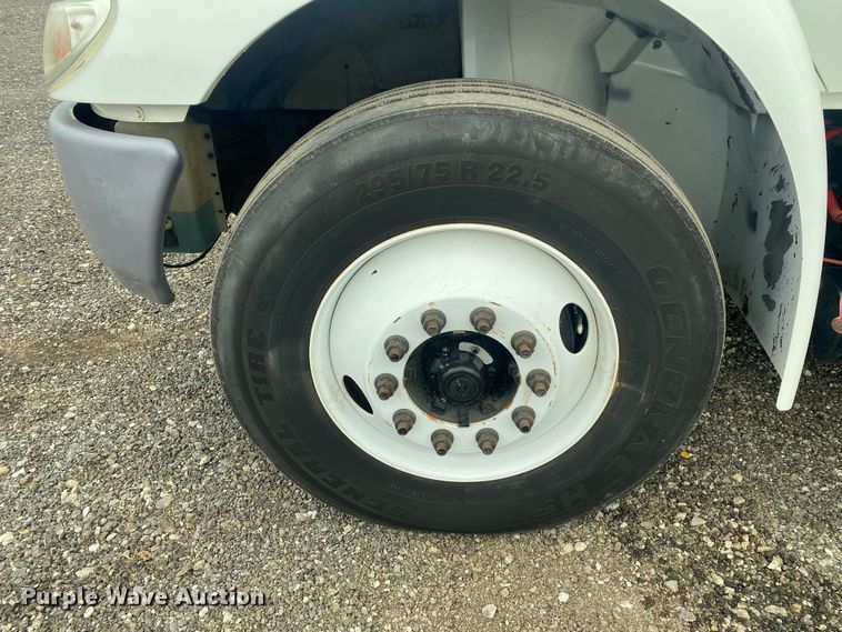 image for item JW9272 2014 International 4300  refrigerated truck