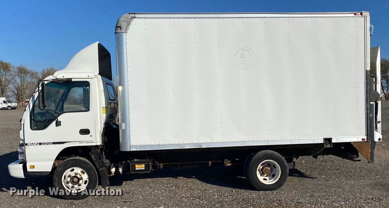 image for item JW9289 2006 Isuzu NPR  box truck