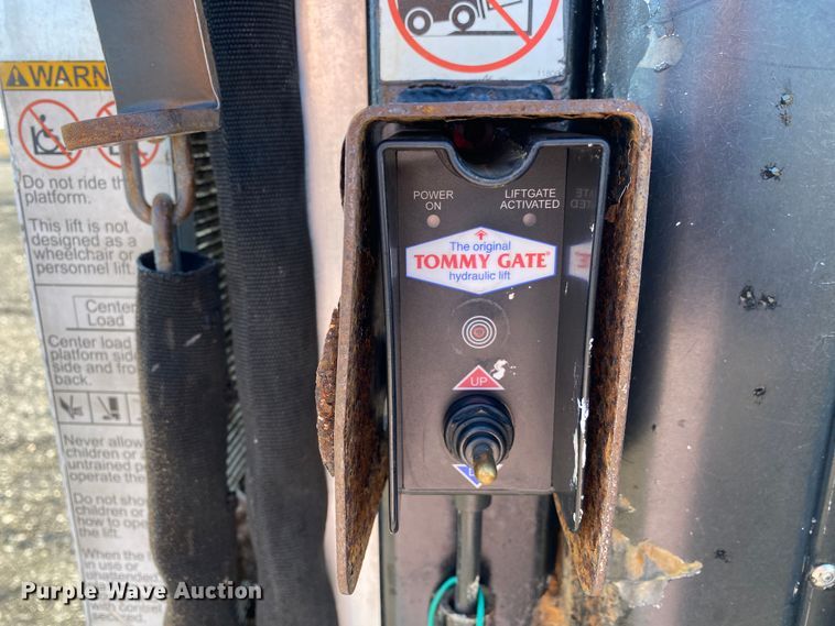 image for item JW9289 2006 Isuzu NPR  box truck