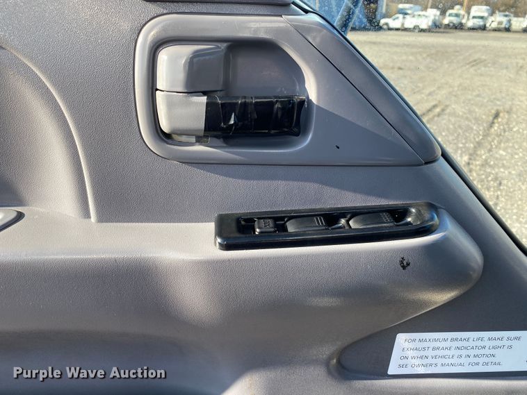 image for item JW9289 2006 Isuzu NPR  box truck