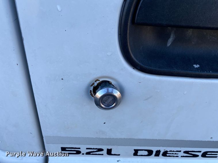 image for item JW9289 2006 Isuzu NPR  box truck