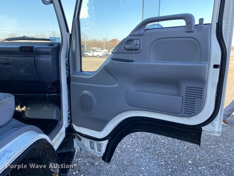 image for item JW9289 2006 Isuzu NPR  box truck