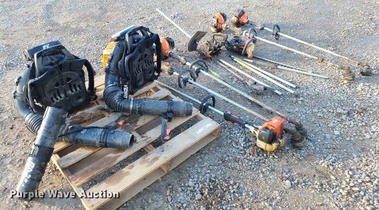 image for item JW9849 Lawn and garden equipment