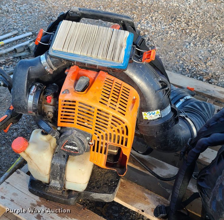 image for item JW9849 Lawn and garden equipment