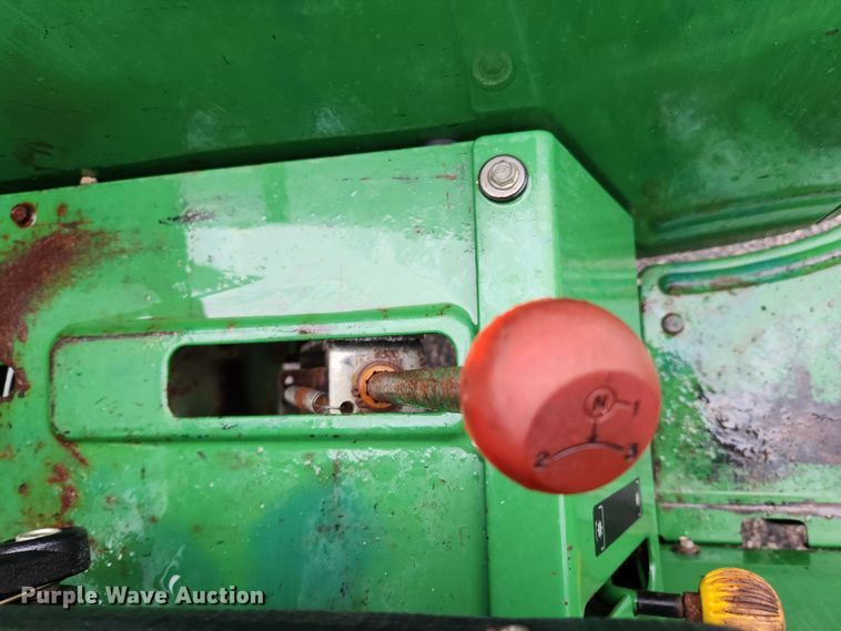 image for item KT9528 1996 John Deere 1070  tractor