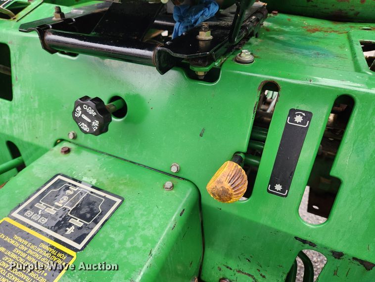 image for item KT9528 1996 John Deere 1070  tractor