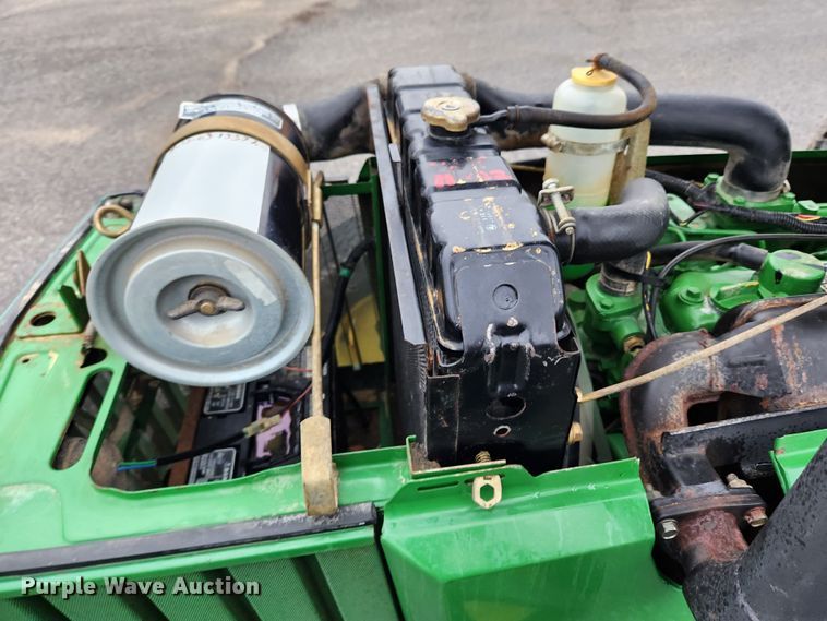 image for item KT9528 1996 John Deere 1070  tractor