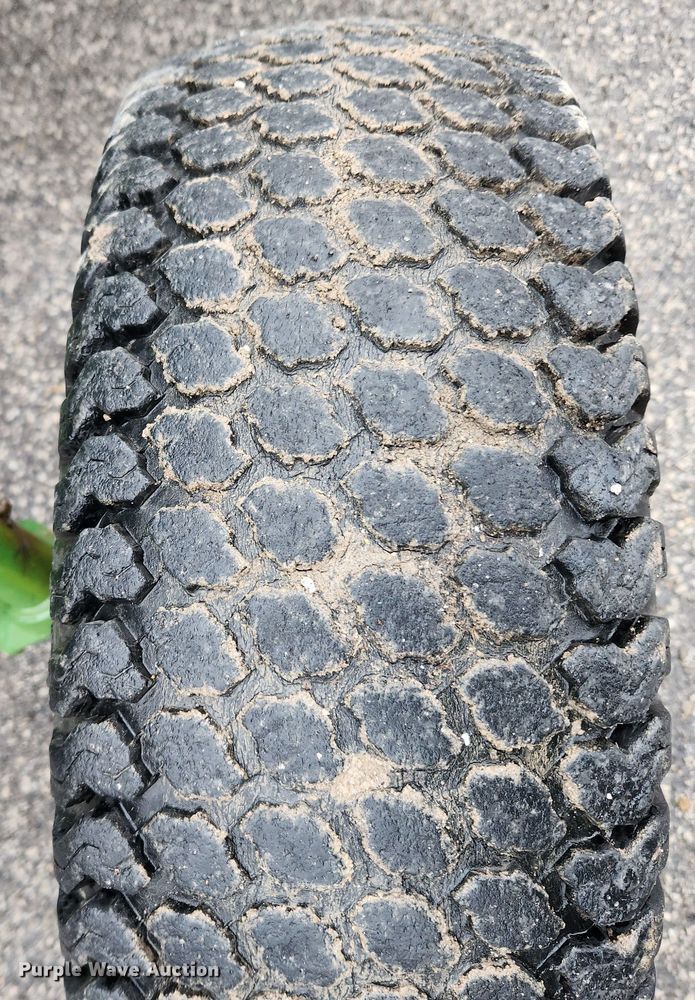 image for item KT9528 1996 John Deere 1070  tractor