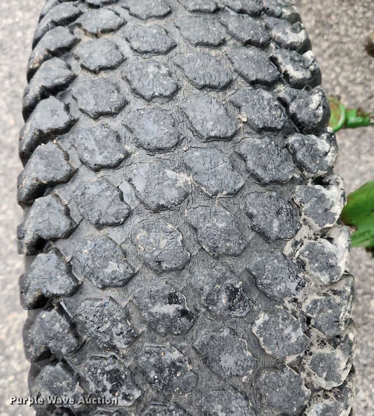 image for item KT9528 1996 John Deere 1070  tractor