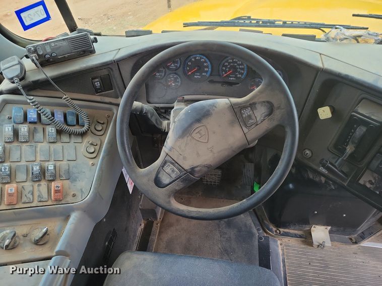 image for item LG9405 2014 IC PB105  school bus