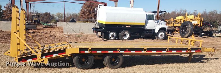 image for item LK9351 1977 Belshe  equipment trailer