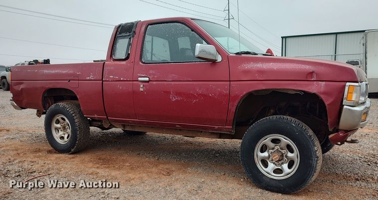 image for item LK9487 1995 Nissan XE  King Cab pickup truck