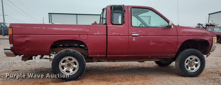 image for item LK9487 1995 Nissan XE  King Cab pickup truck