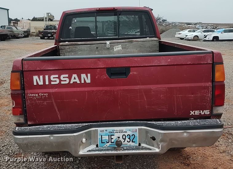 image for item LK9487 1995 Nissan XE  King Cab pickup truck